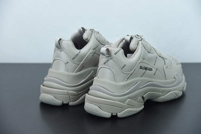 Ba*len*cia*ga triple s
