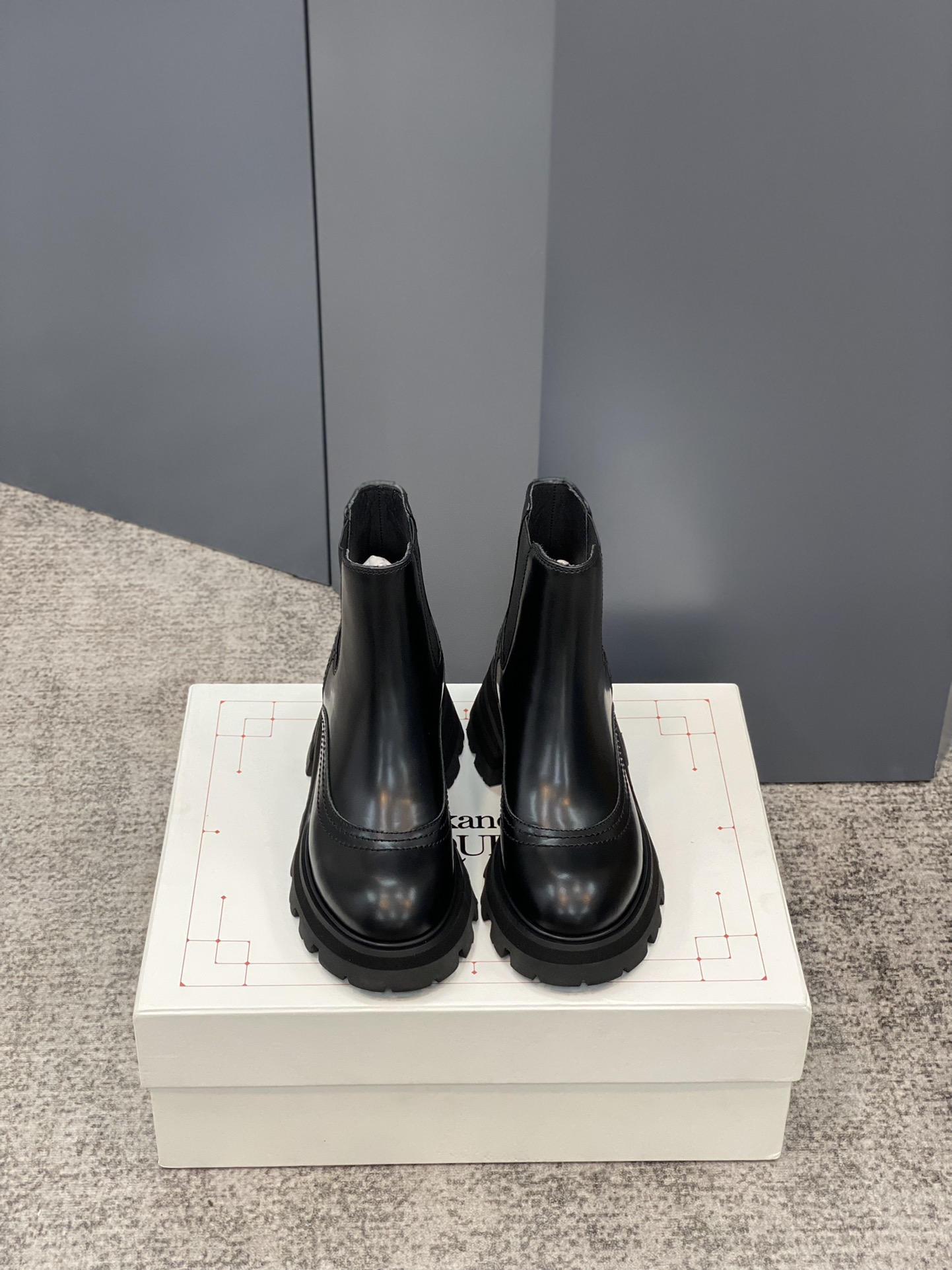 A1exa*der m*q*en boots