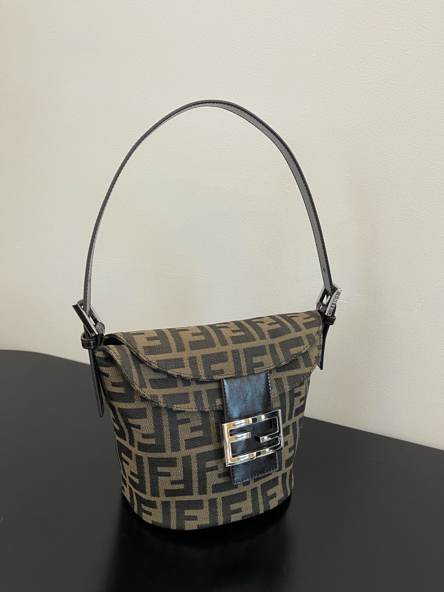 F**di small bag-14x10x21cm