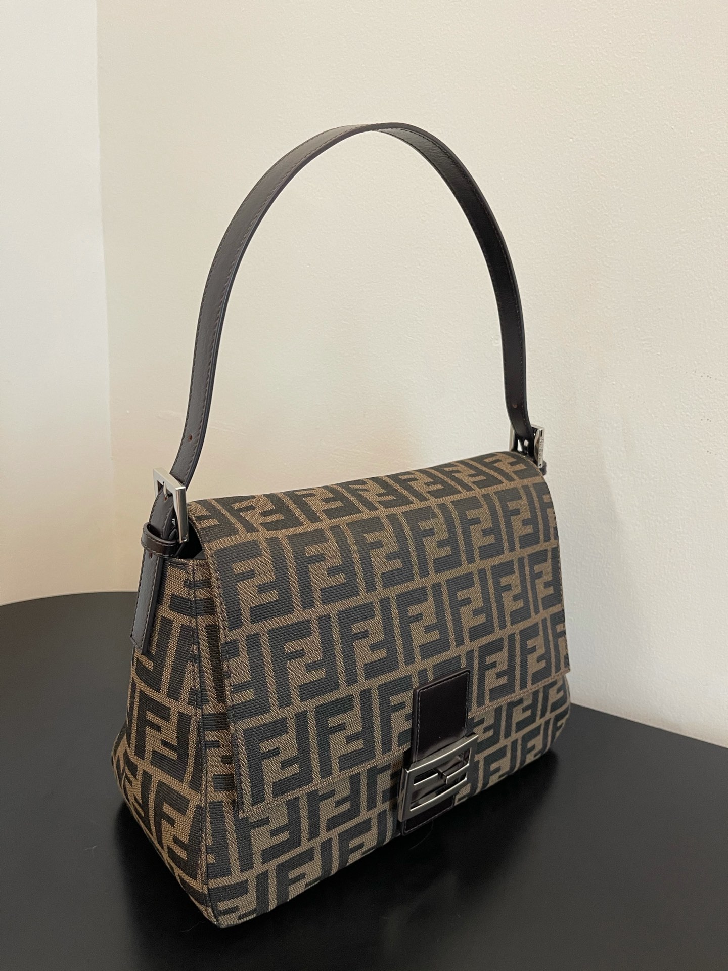 F**di large baguette bag-29x21x12cm