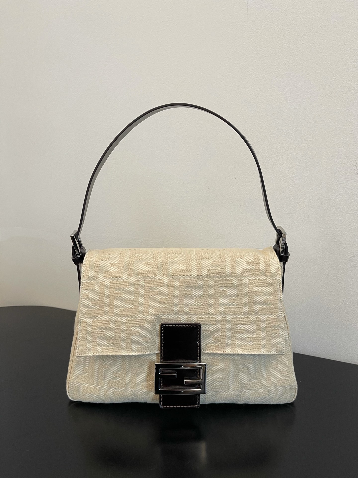 F**di large baguette bag-29x21x12cm
