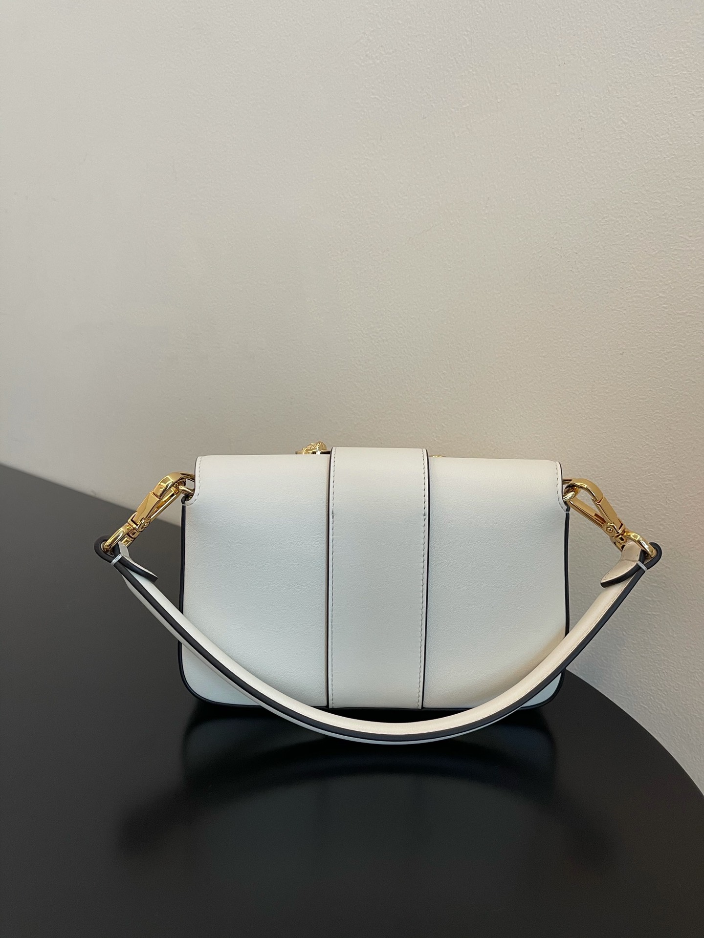 F**di small baguette bag-20x15x9cm