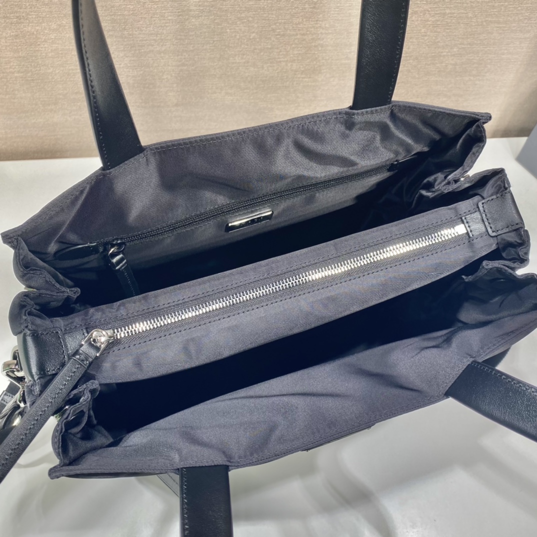 Pra*a 2vg318a re-nylon tote bag-33*30*13cm