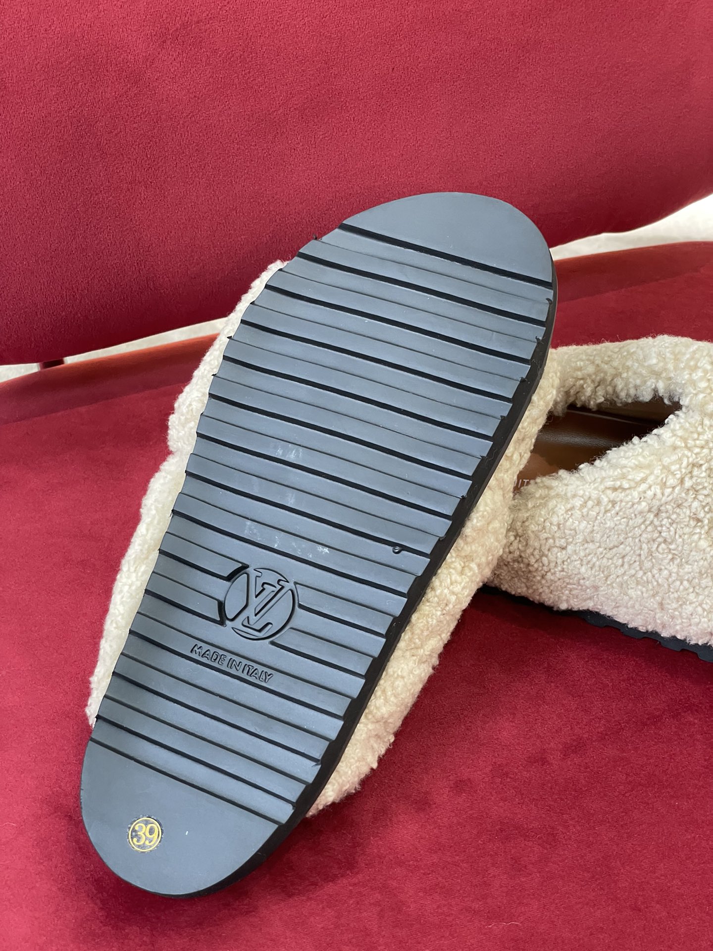l0*is V*t0n paseo sandals