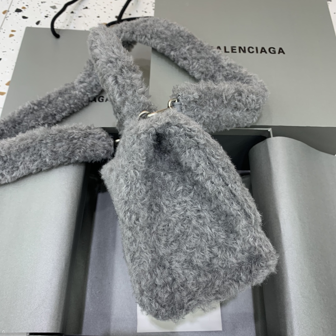 Ba*len*cia*ga hourglass bag