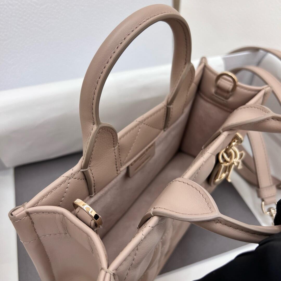 D*or book tote-21.5*13*7.5cm