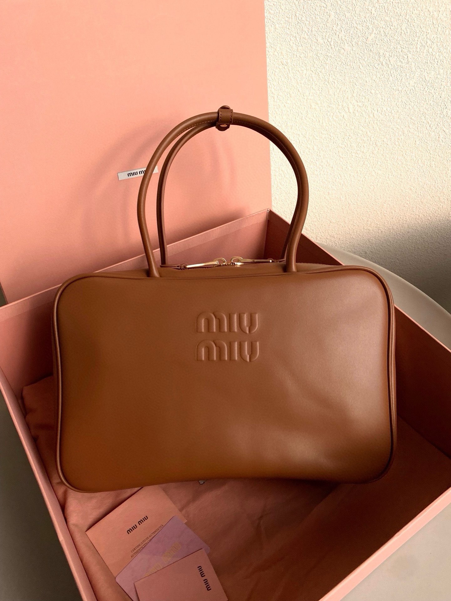 M*um*u leather top handbag-34x23x12cm