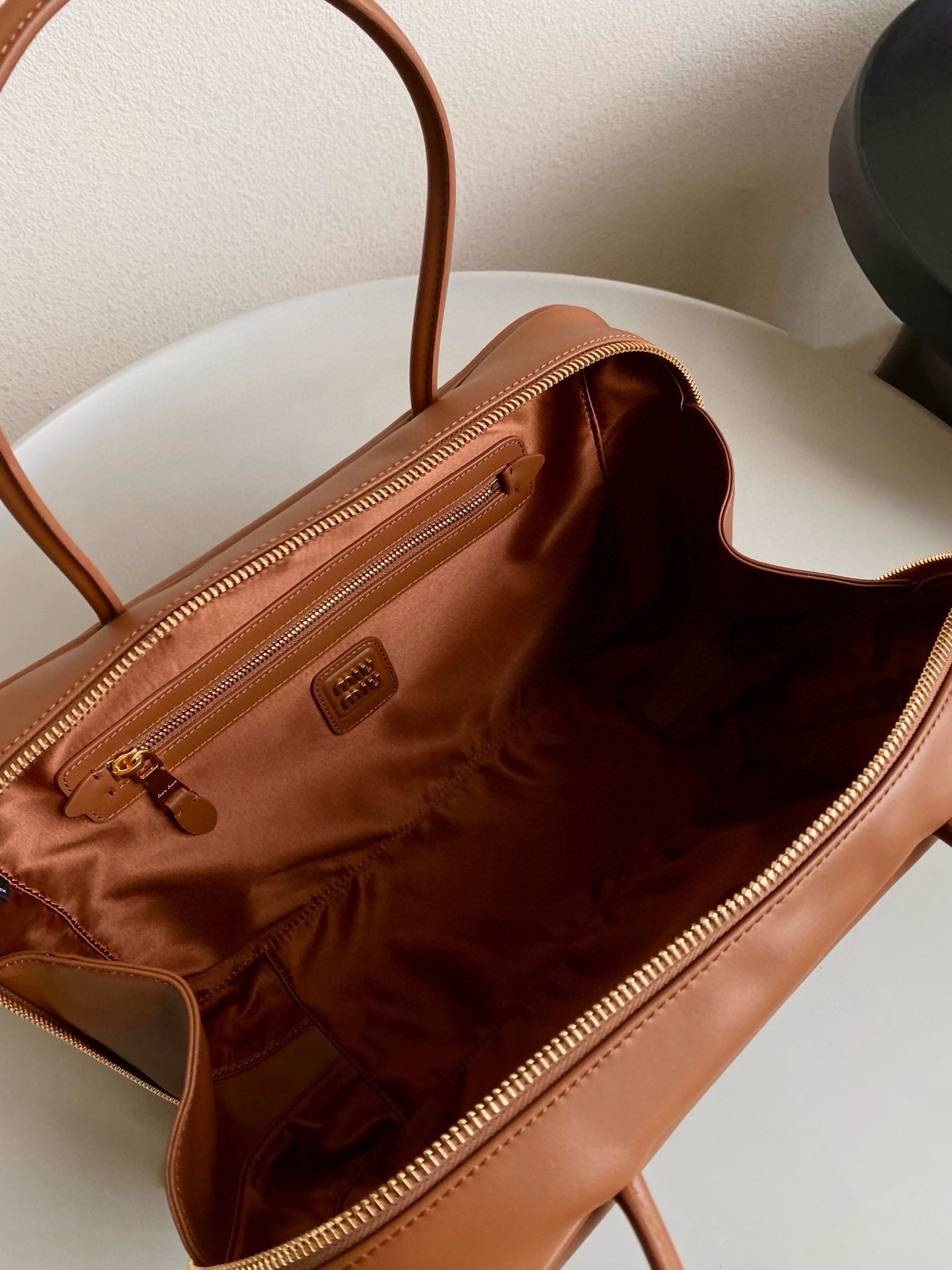 M*um*u leather top handbag-34x23x12cm