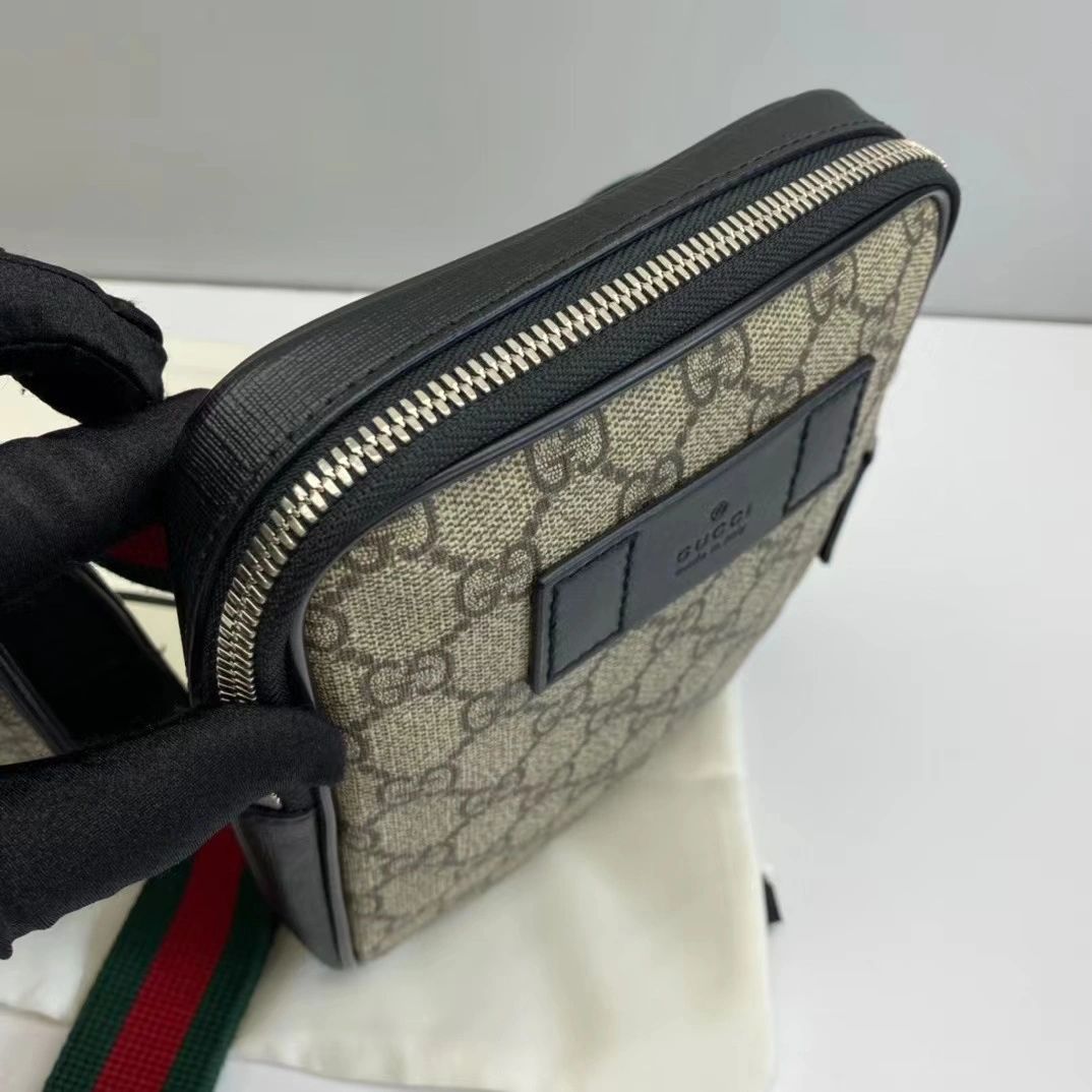 G*u*i waist bag
