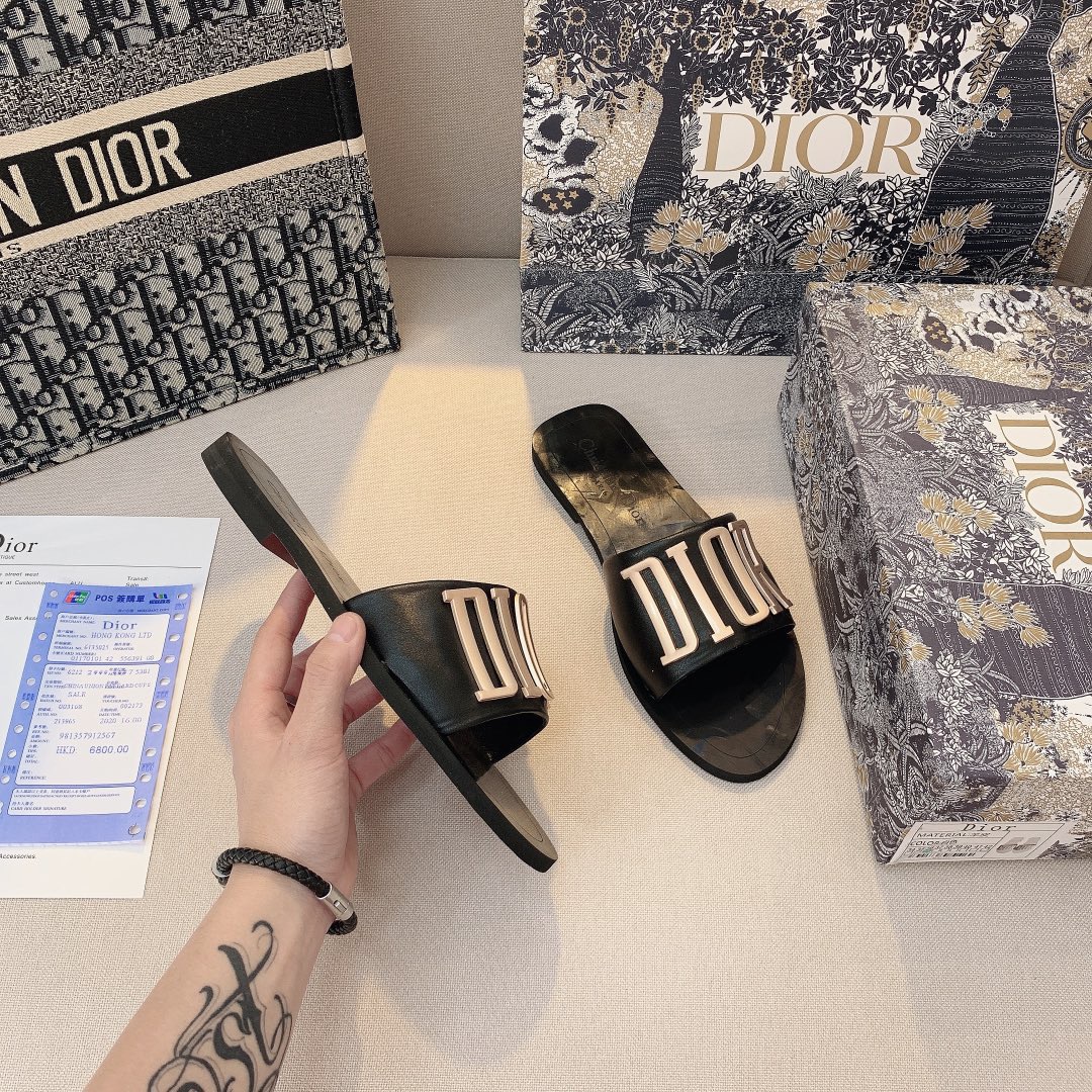 D*or sandals