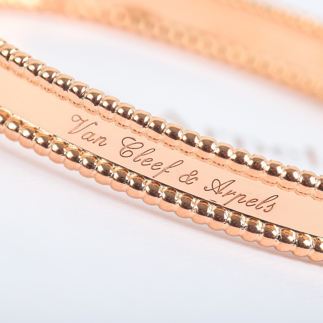 V*n Cl**f &arpels bracelet