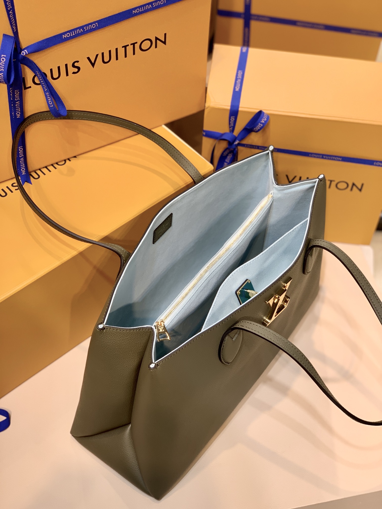 l0*is V*t0n lockme handbags m57345-42*28*15cm