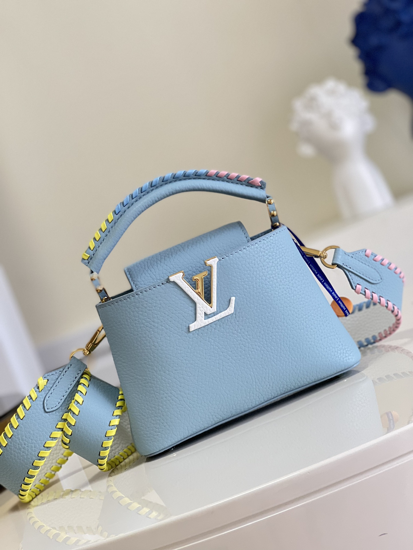 l0*is V*t0n capucines handlebag