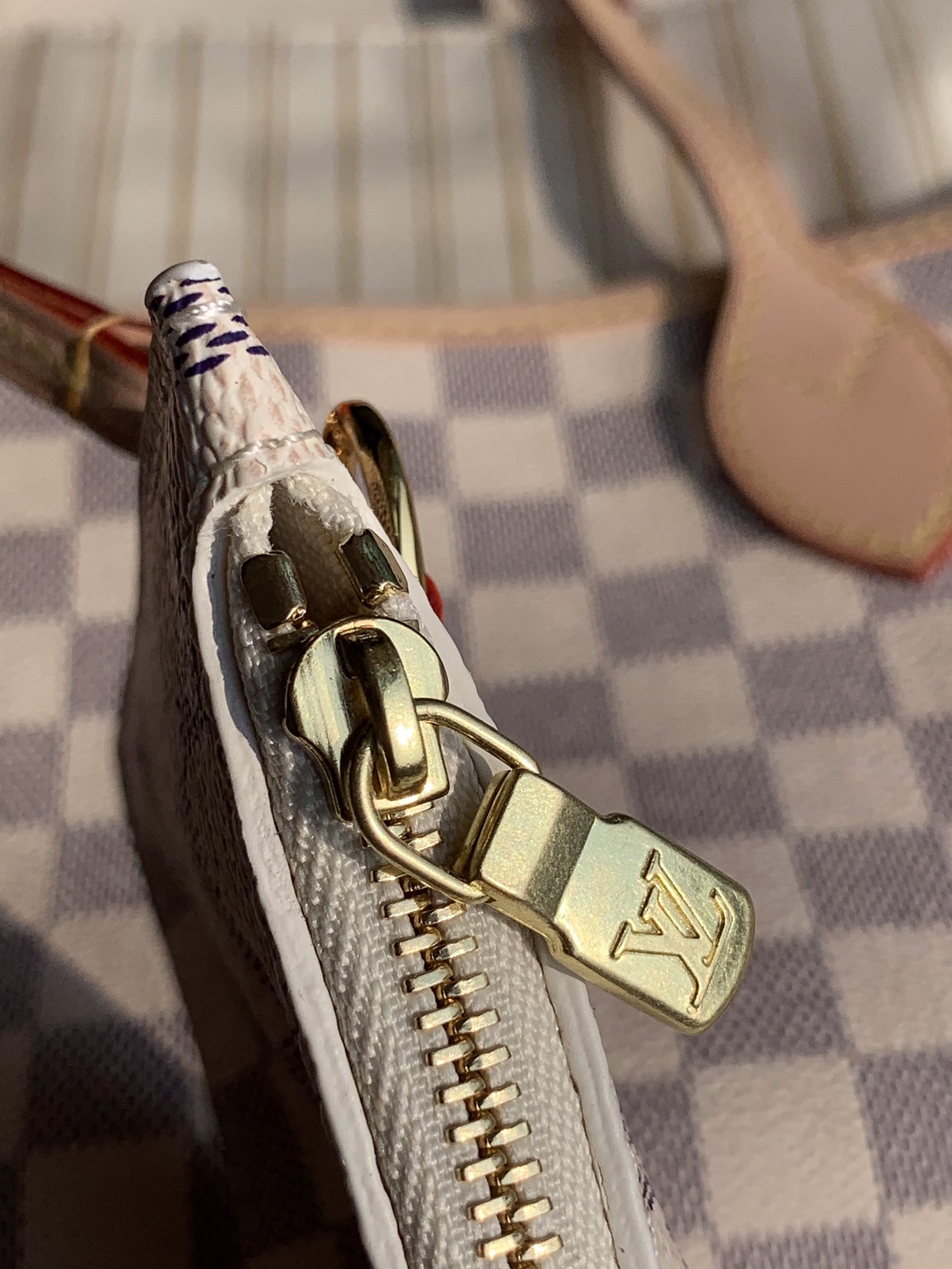 l0*is V*t0n neverfull pm -29×21×12cm