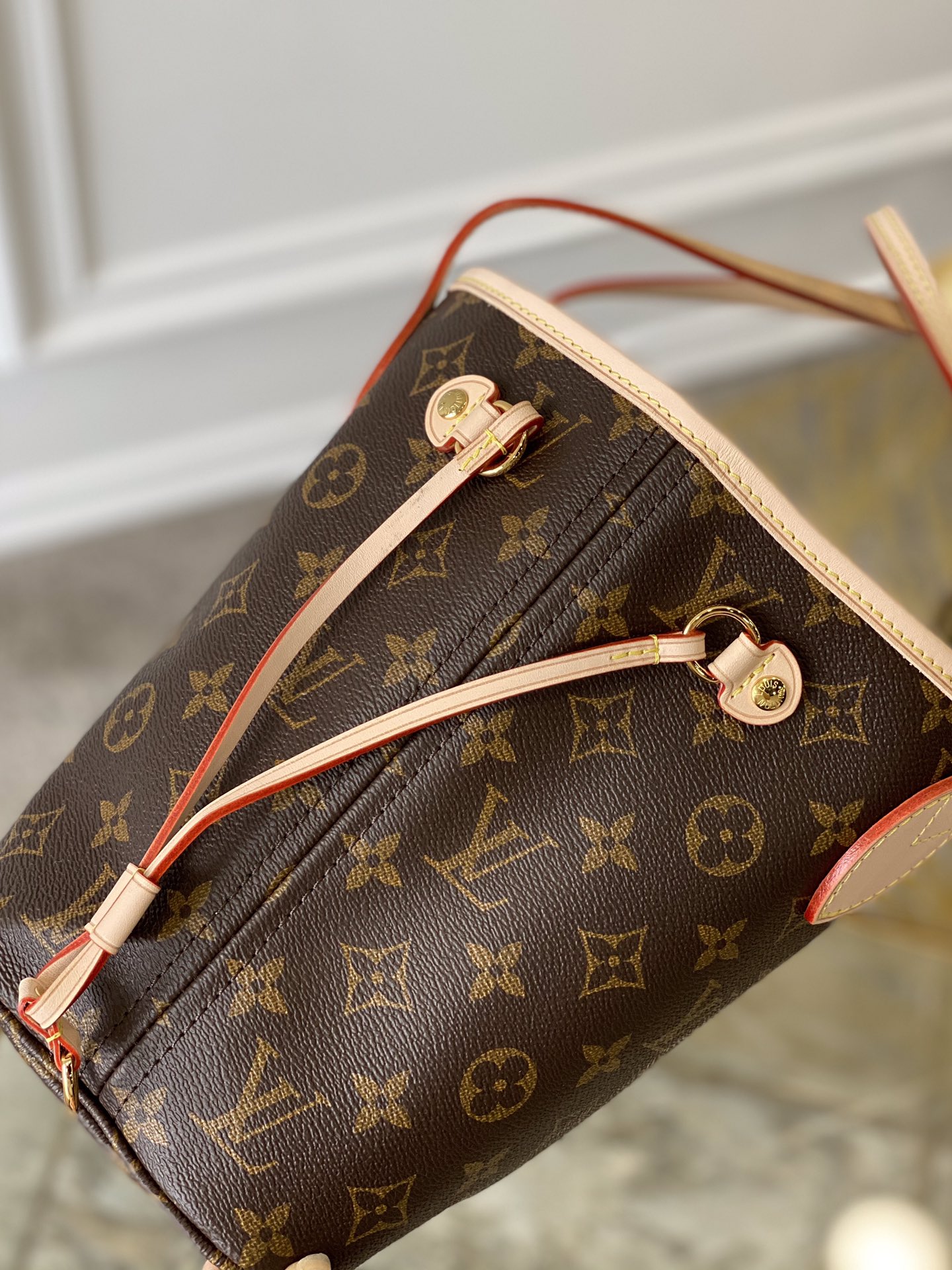 l0*is V*t0n neverfull pm -29×21×12cm