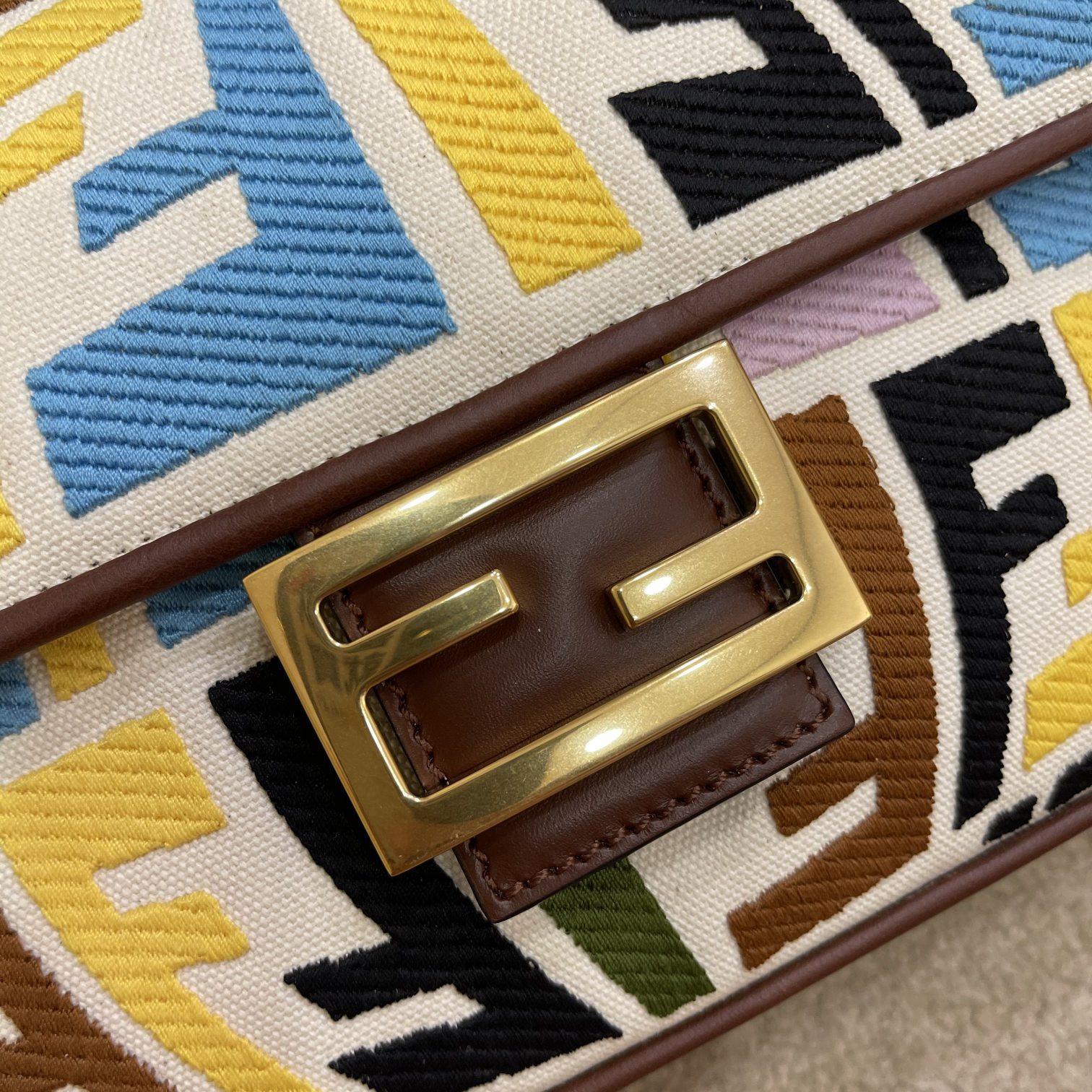 F**di medium baguette bag-26x15x4cm