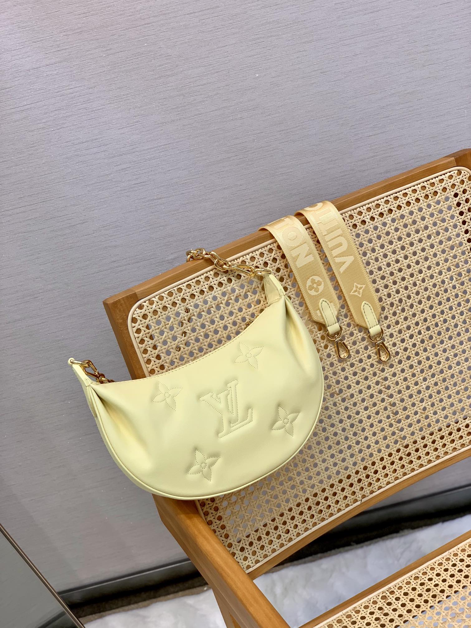 l0*is V*t0n over the moon handbag-27.5*16*7cm