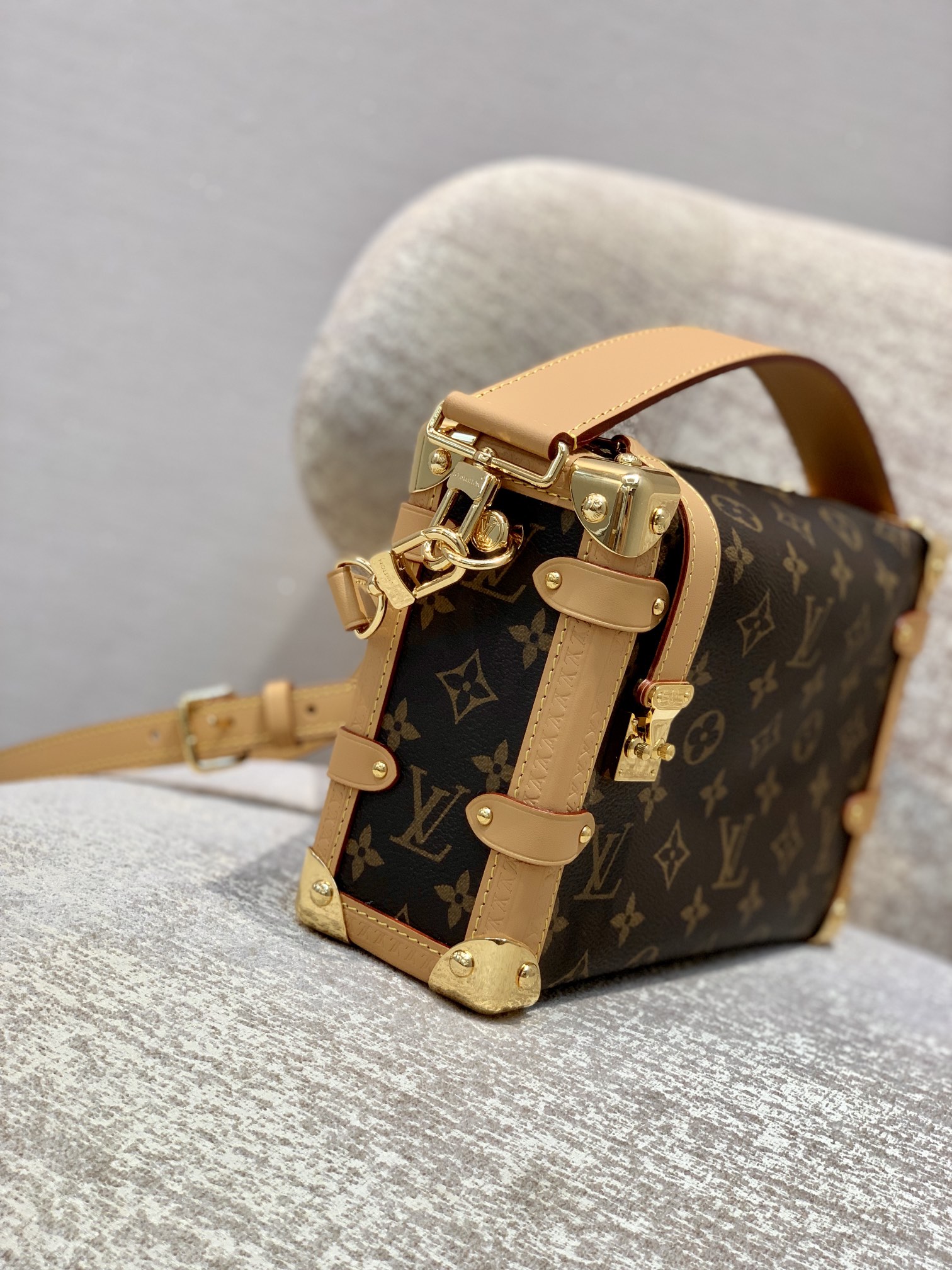 l0*is V*t0n side trunk pm-21×14×6cm