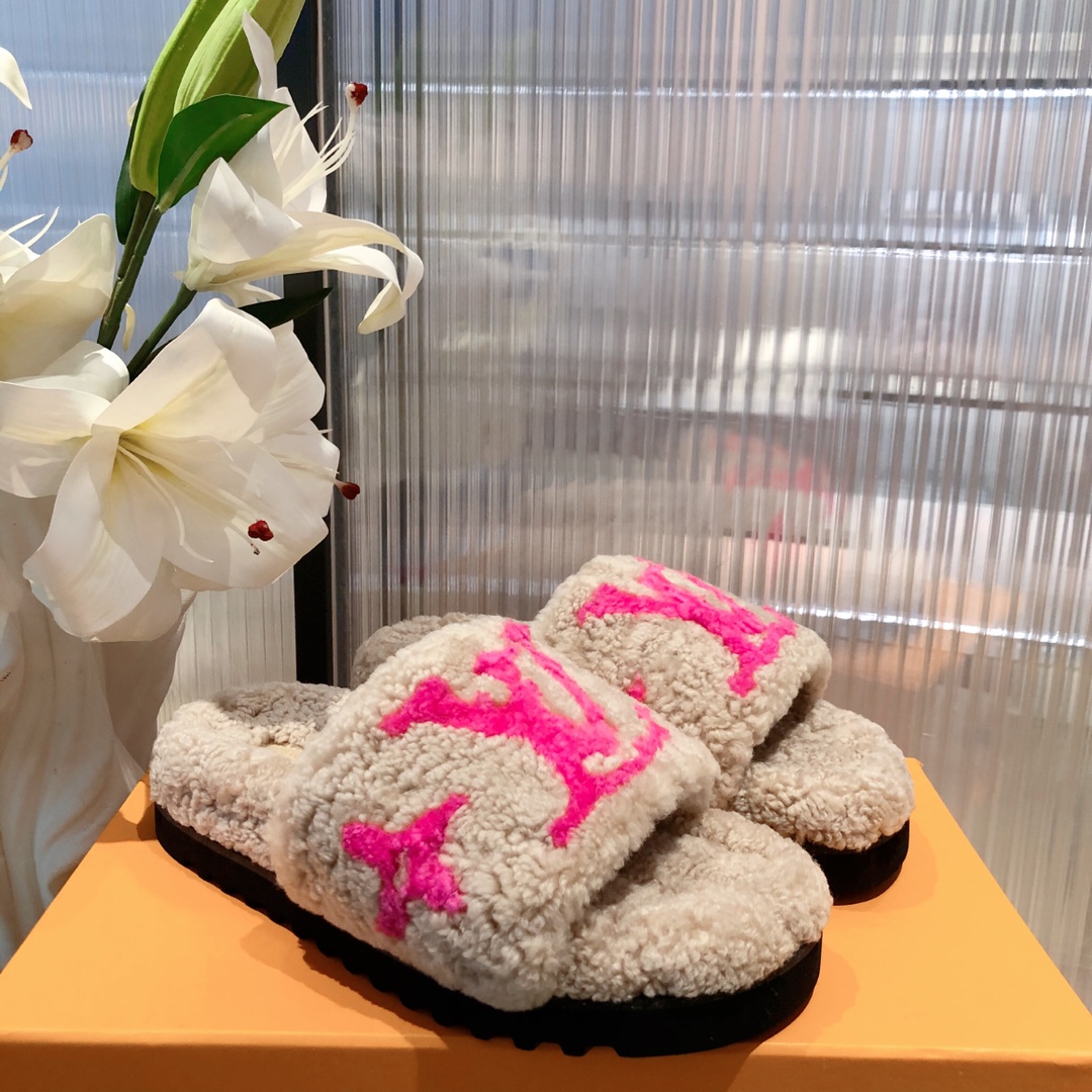 l0*is V*t0n slippers