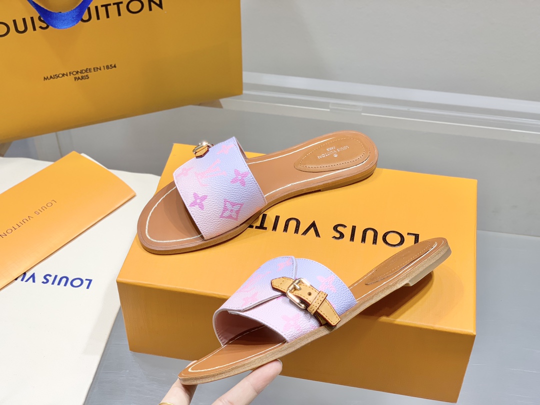 l0*is V*t0n slippers