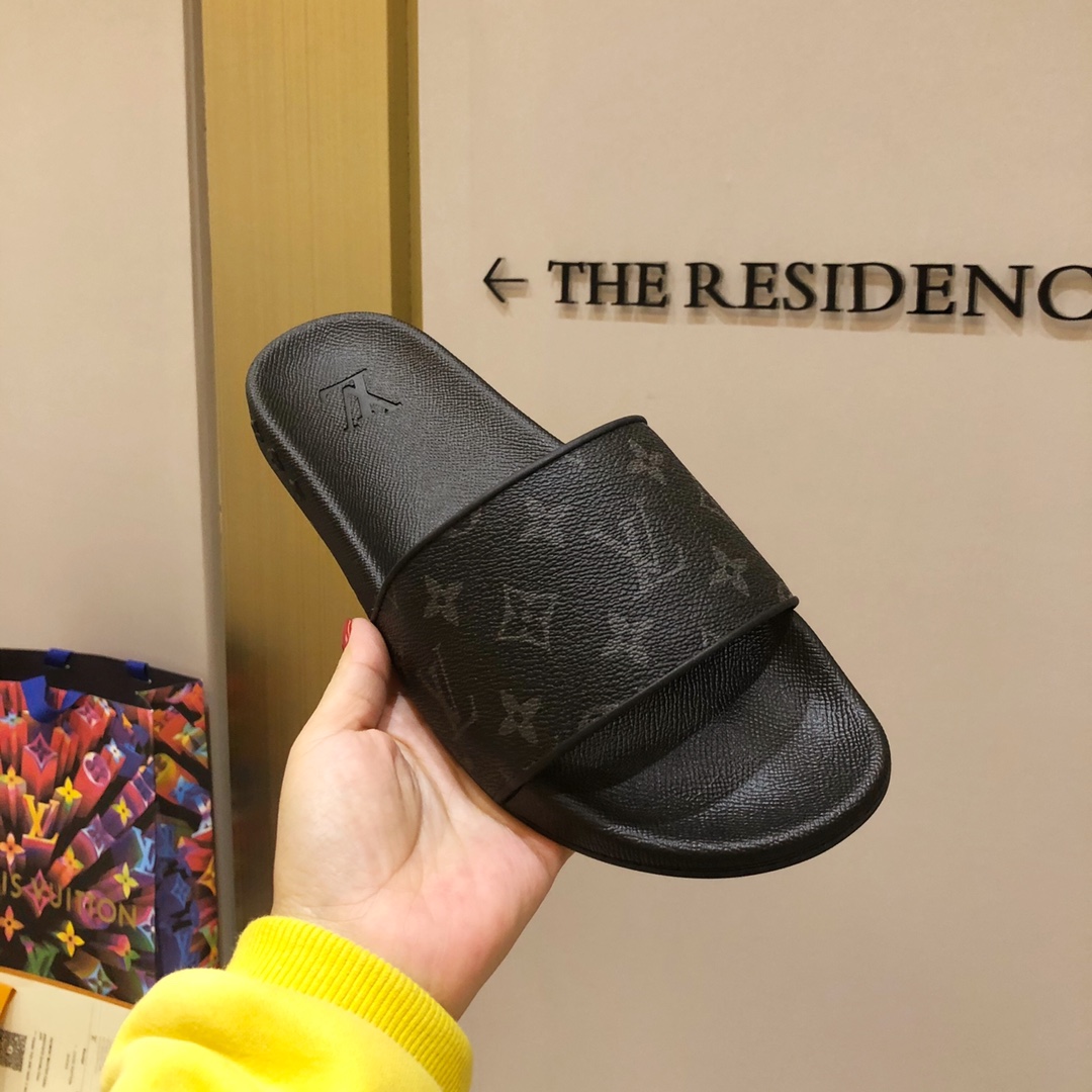 l0*is V*t0n slippers