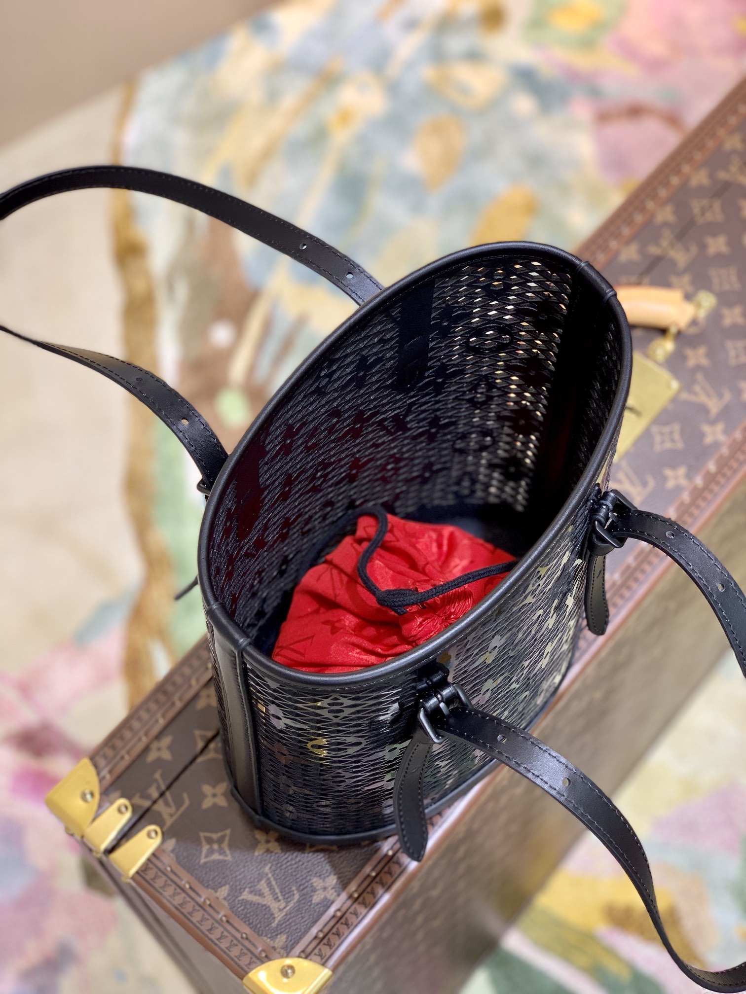 l0*is V*t0n bucket -23x26x16cm