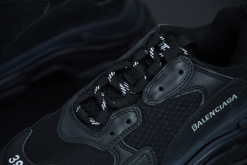 Ba*len*cia*ga triple s