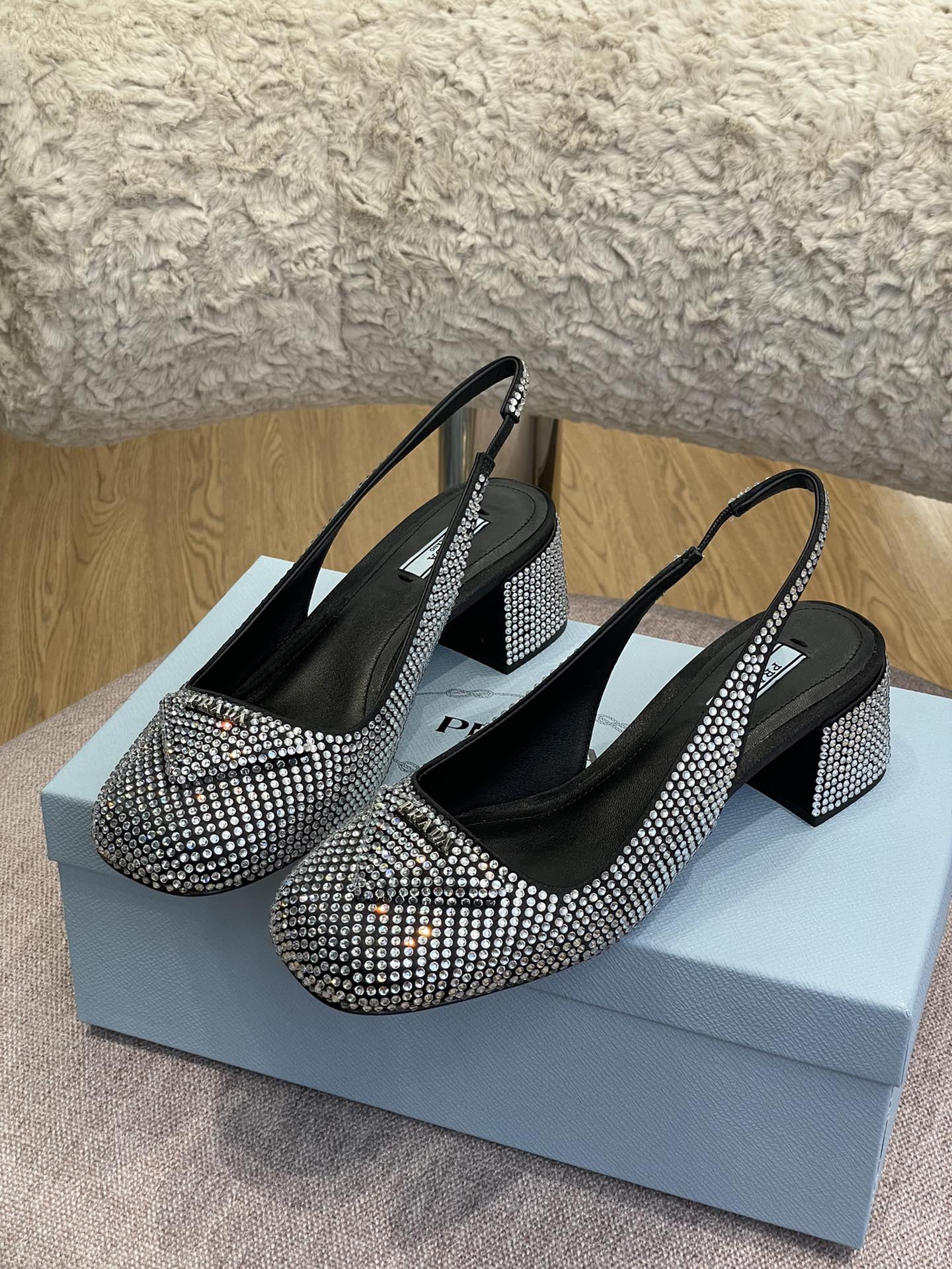 Pra*a heels 2022ss