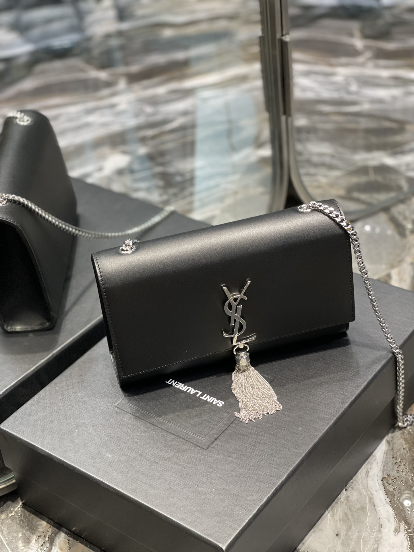 Y*L kate medium with tassle in smooth leather-24*14.5*5.5cm