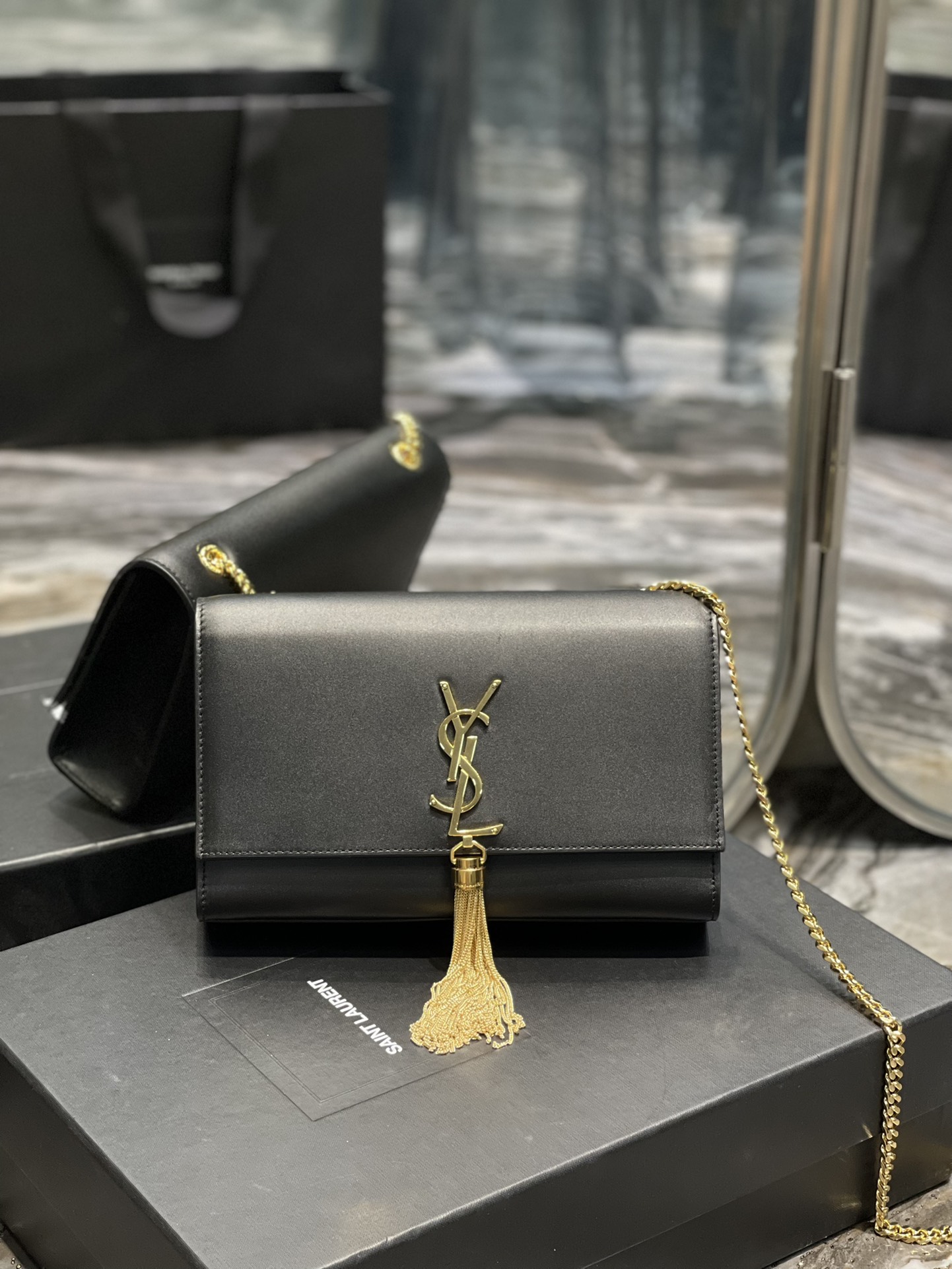 Y*L kate medium with tassle in smooth leather-24*14.5*5.5cm