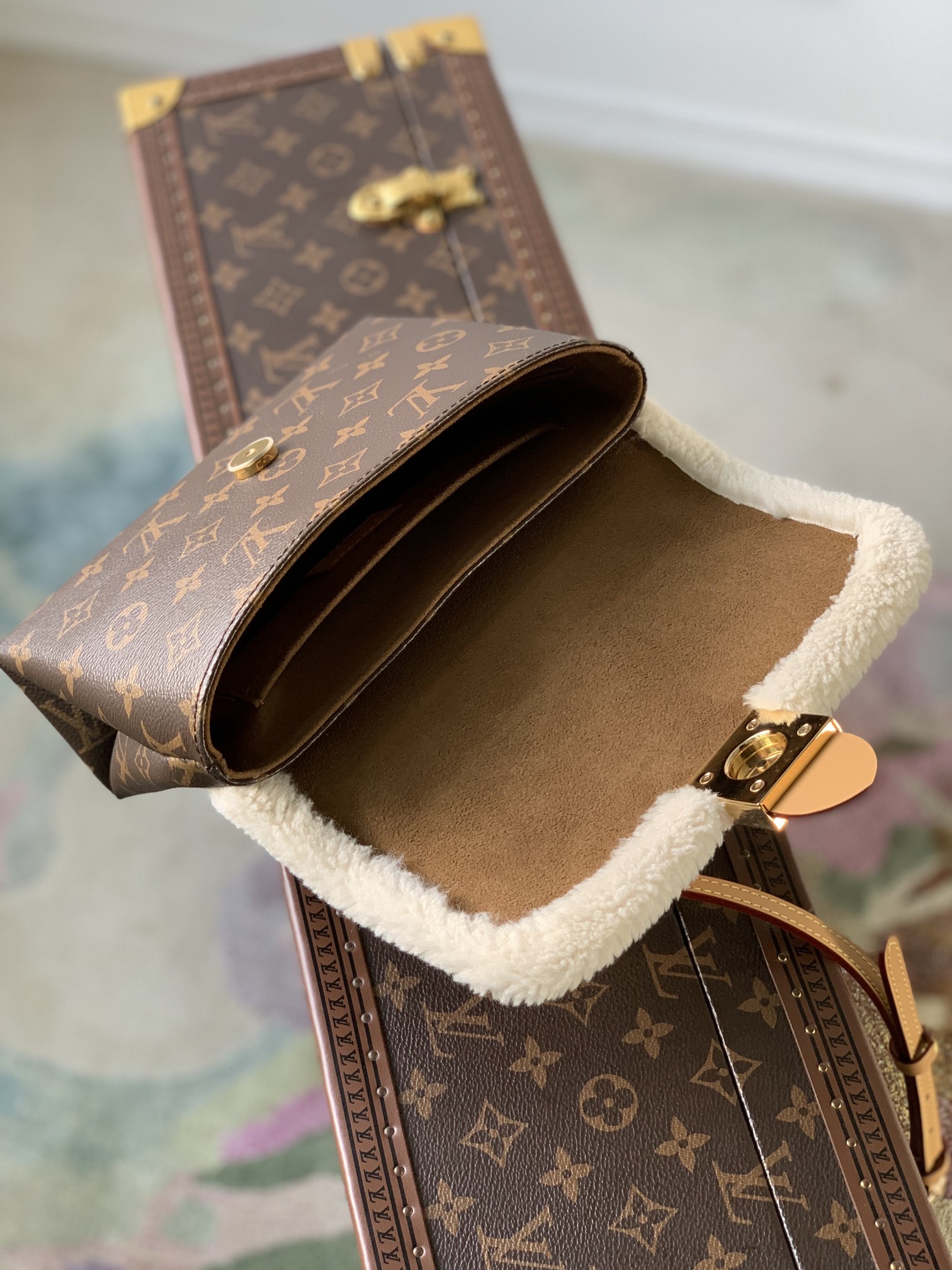 l0*is V*t0n locky bb bag -21* 17.0*8cm