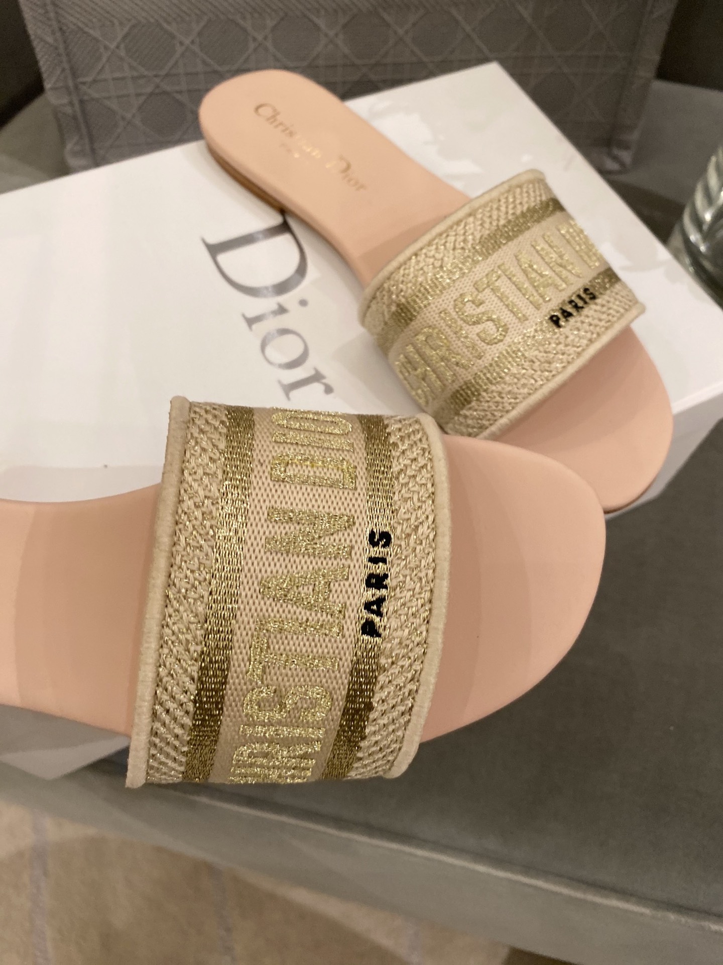 D*or slippers