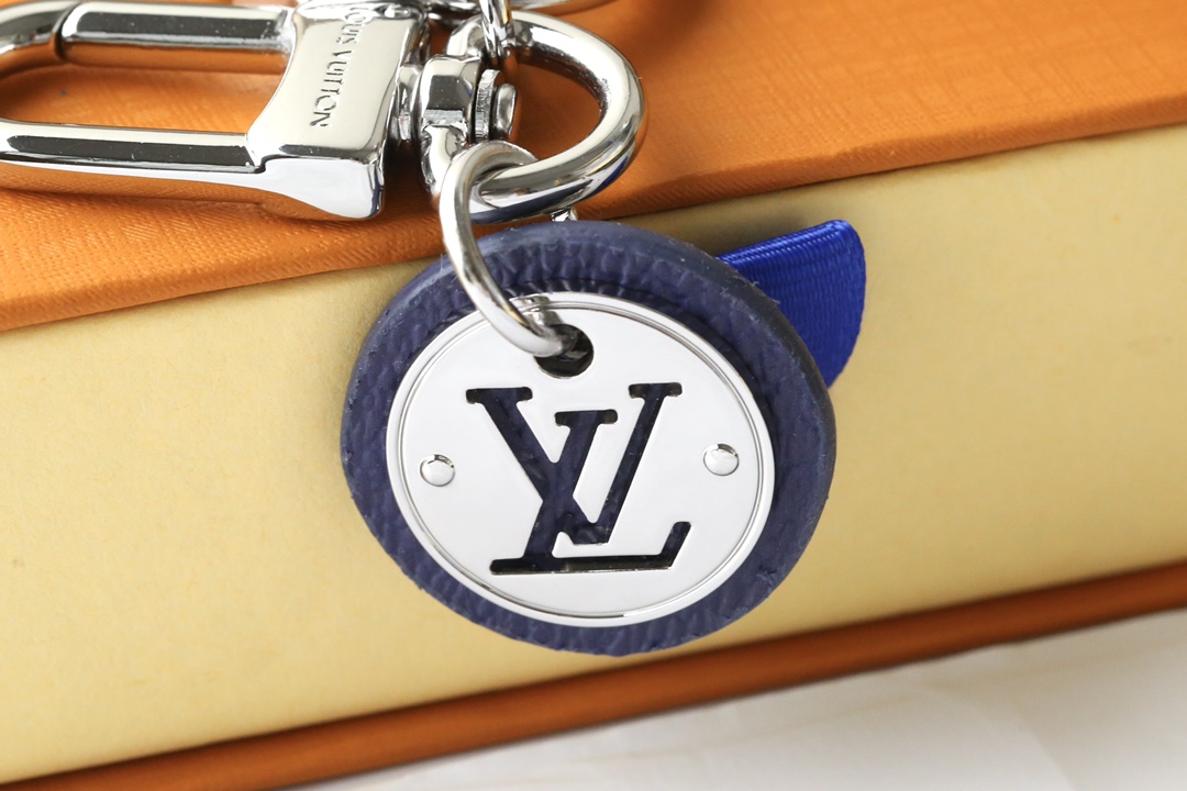 l0*is V*t0n key holders