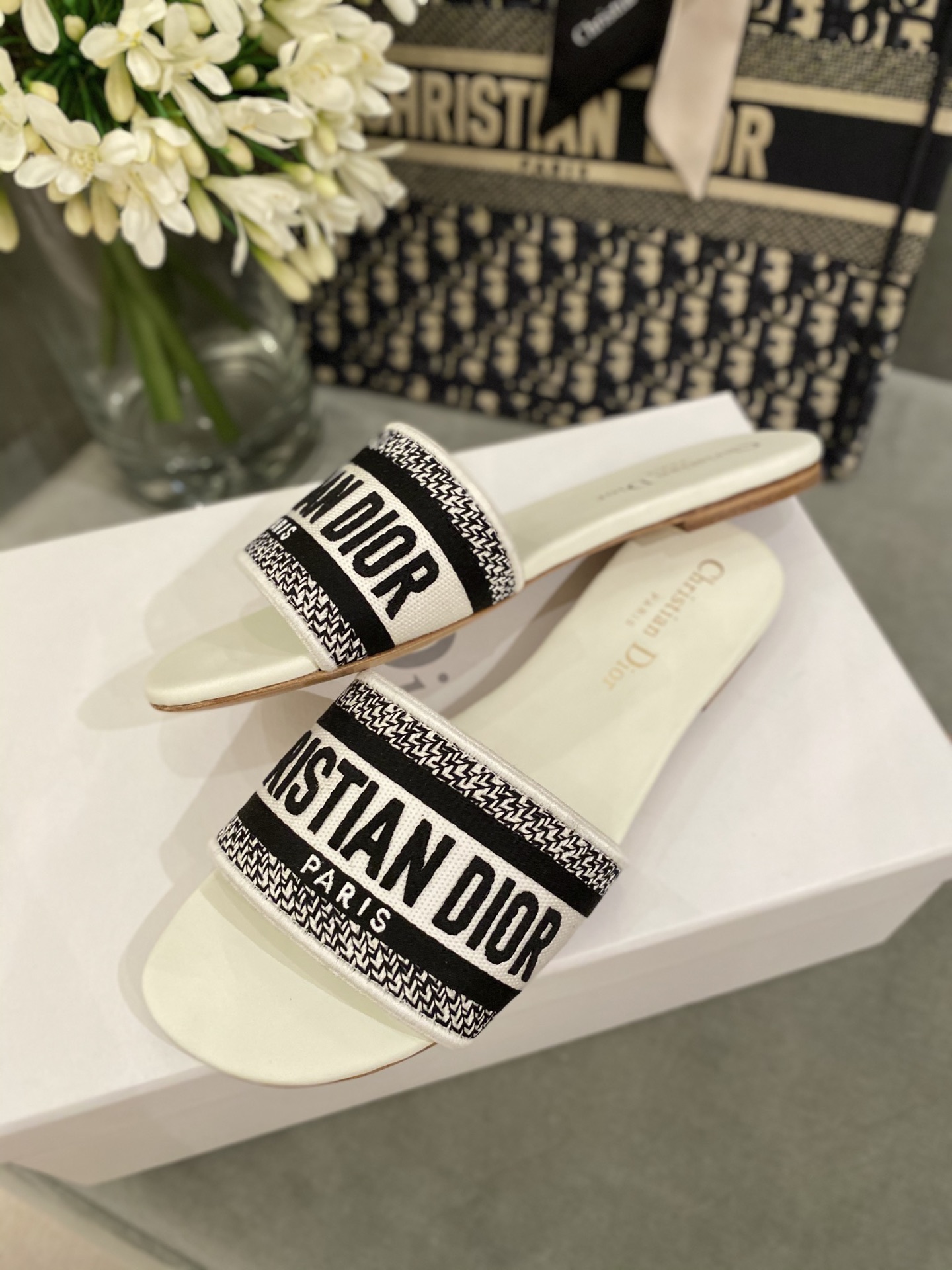 D*or slippers