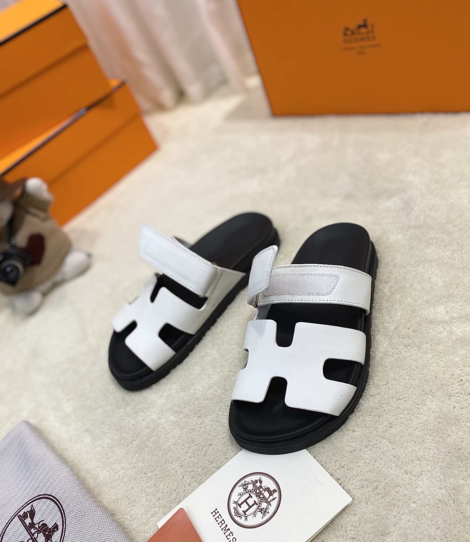 H**mes sandals