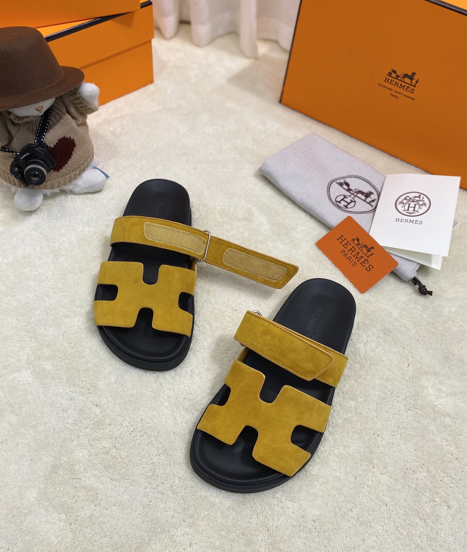H**mes sandals