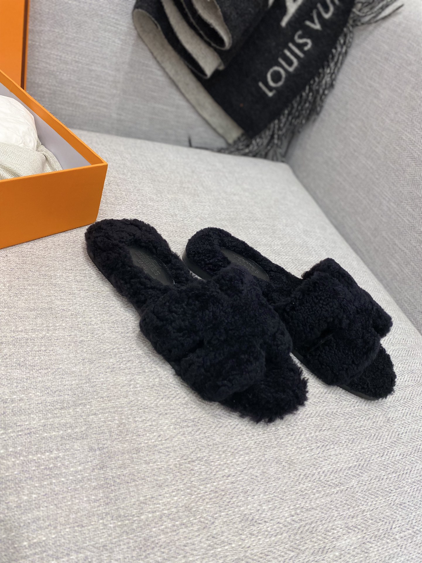 H**mes sandals