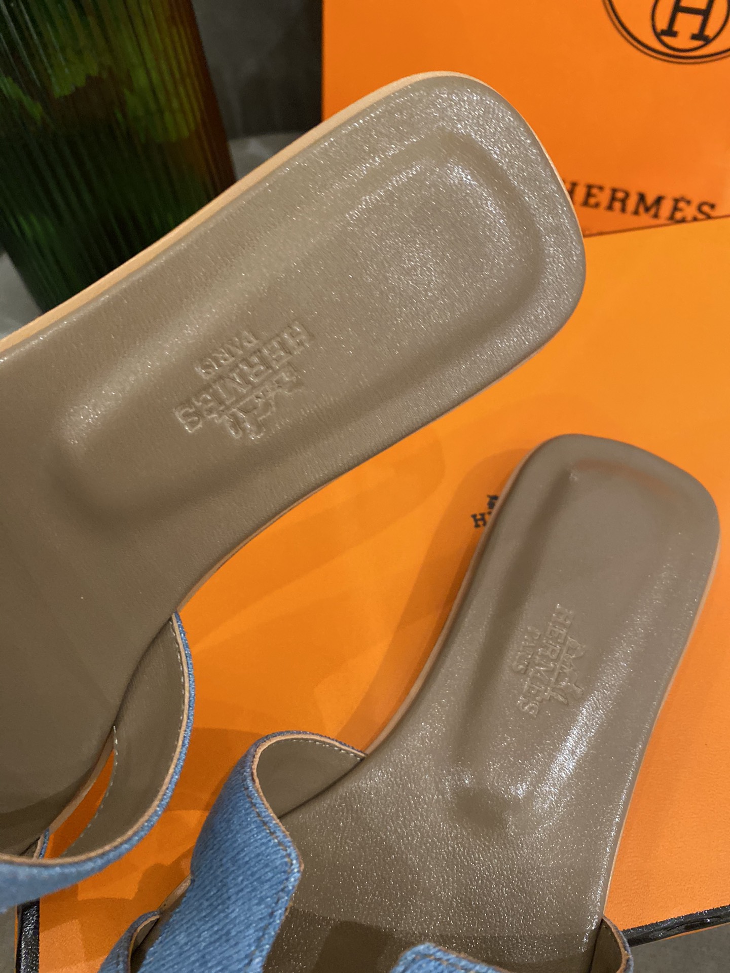 H**mes slippers