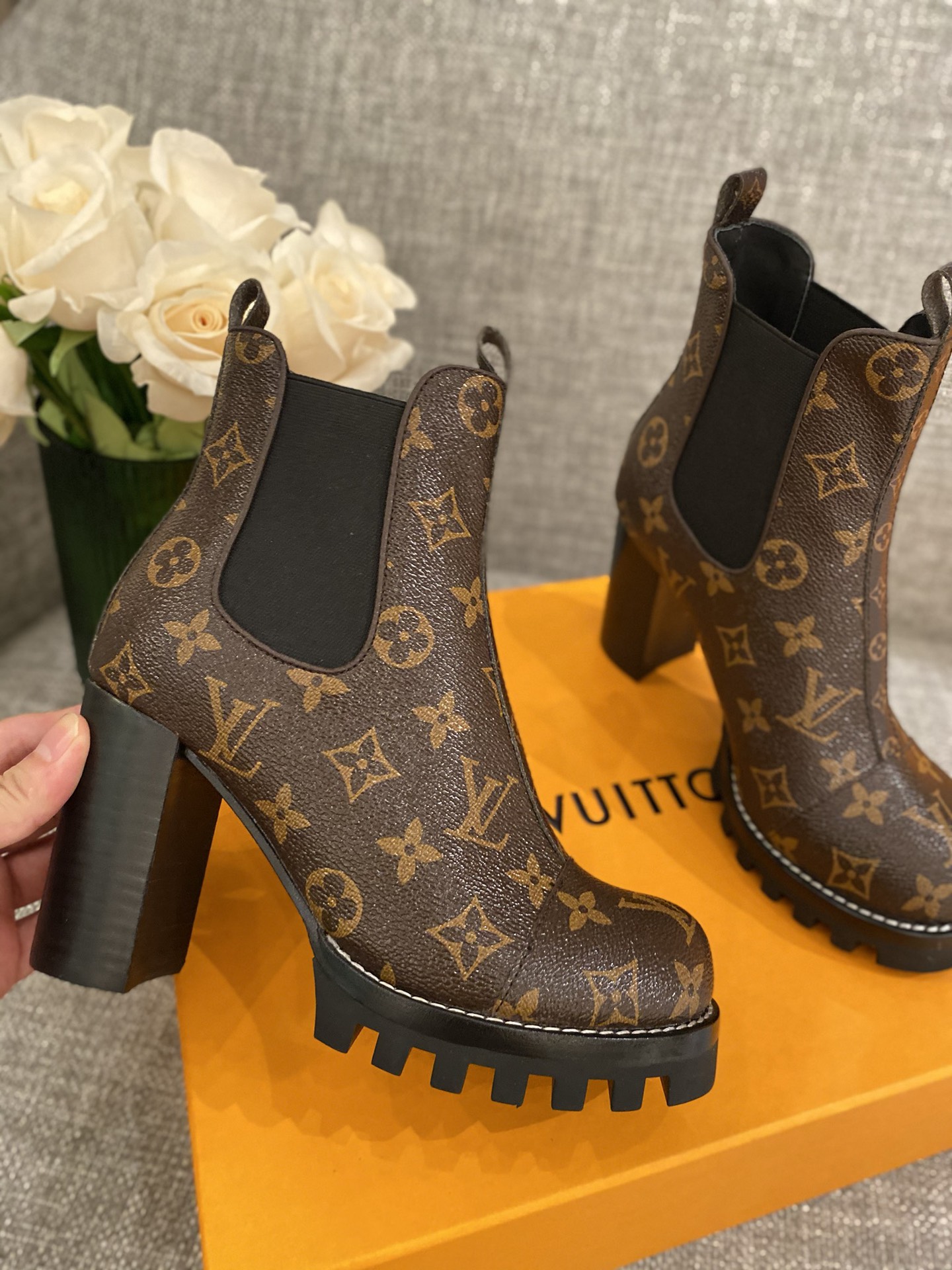 l0*is V*t0n boots