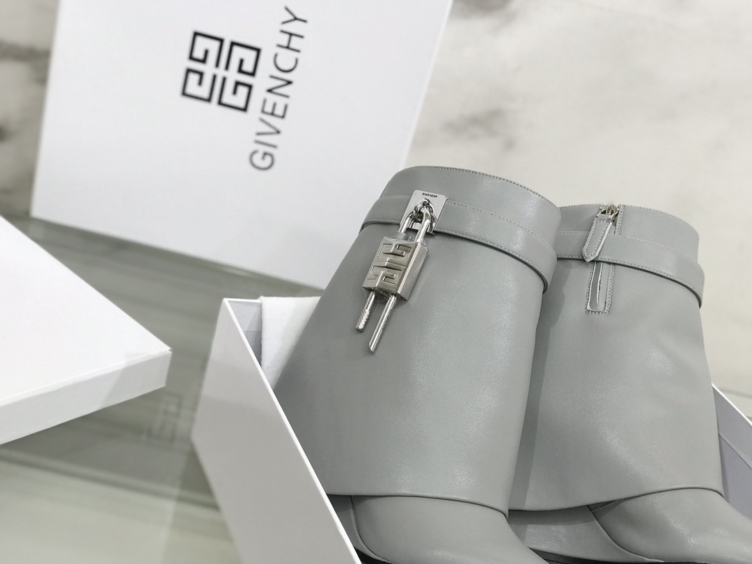 G1uenchy boots(eu35-42)