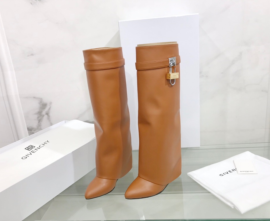 G1uenchy boots(eu35-42)