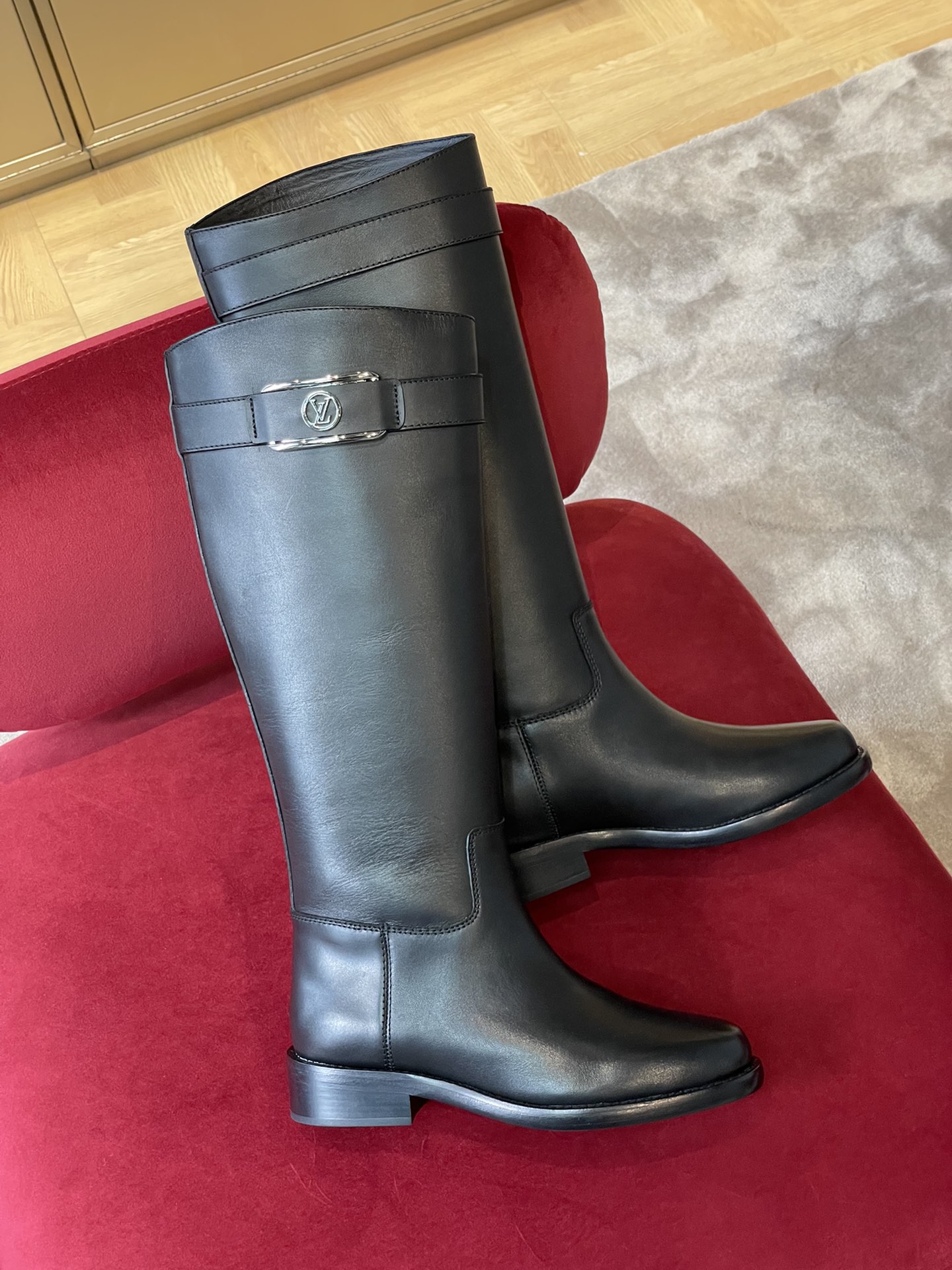 l0*is V*t0n boots