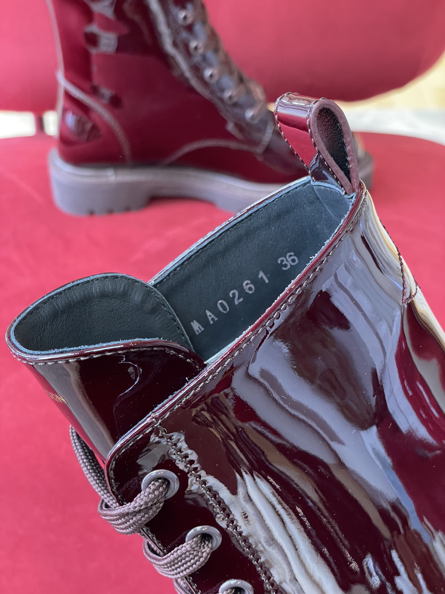 l0*is V*t0n boots