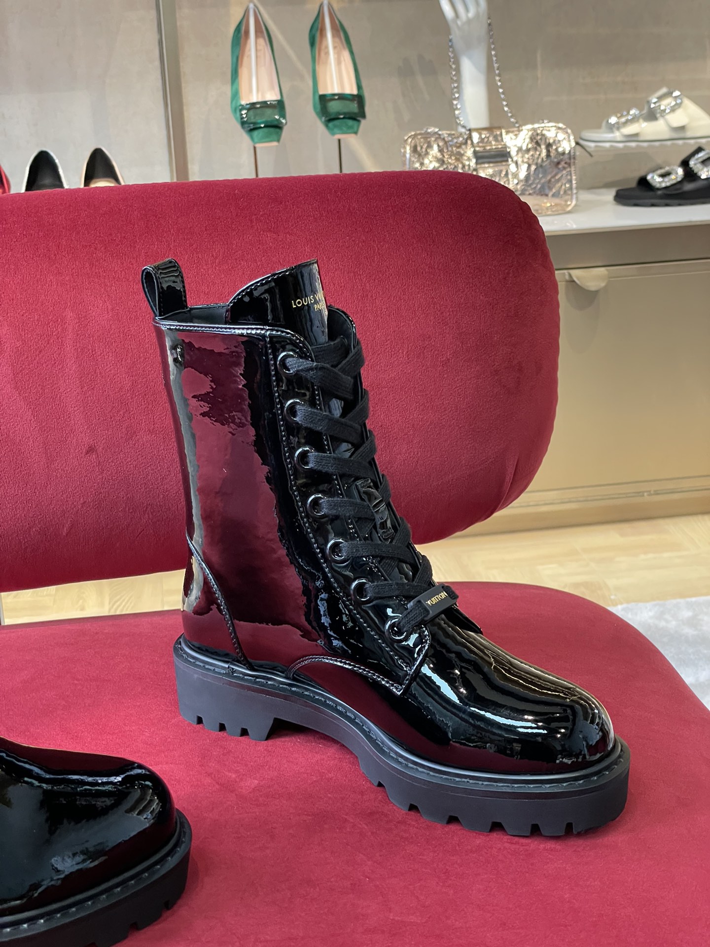 l0*is V*t0n boots