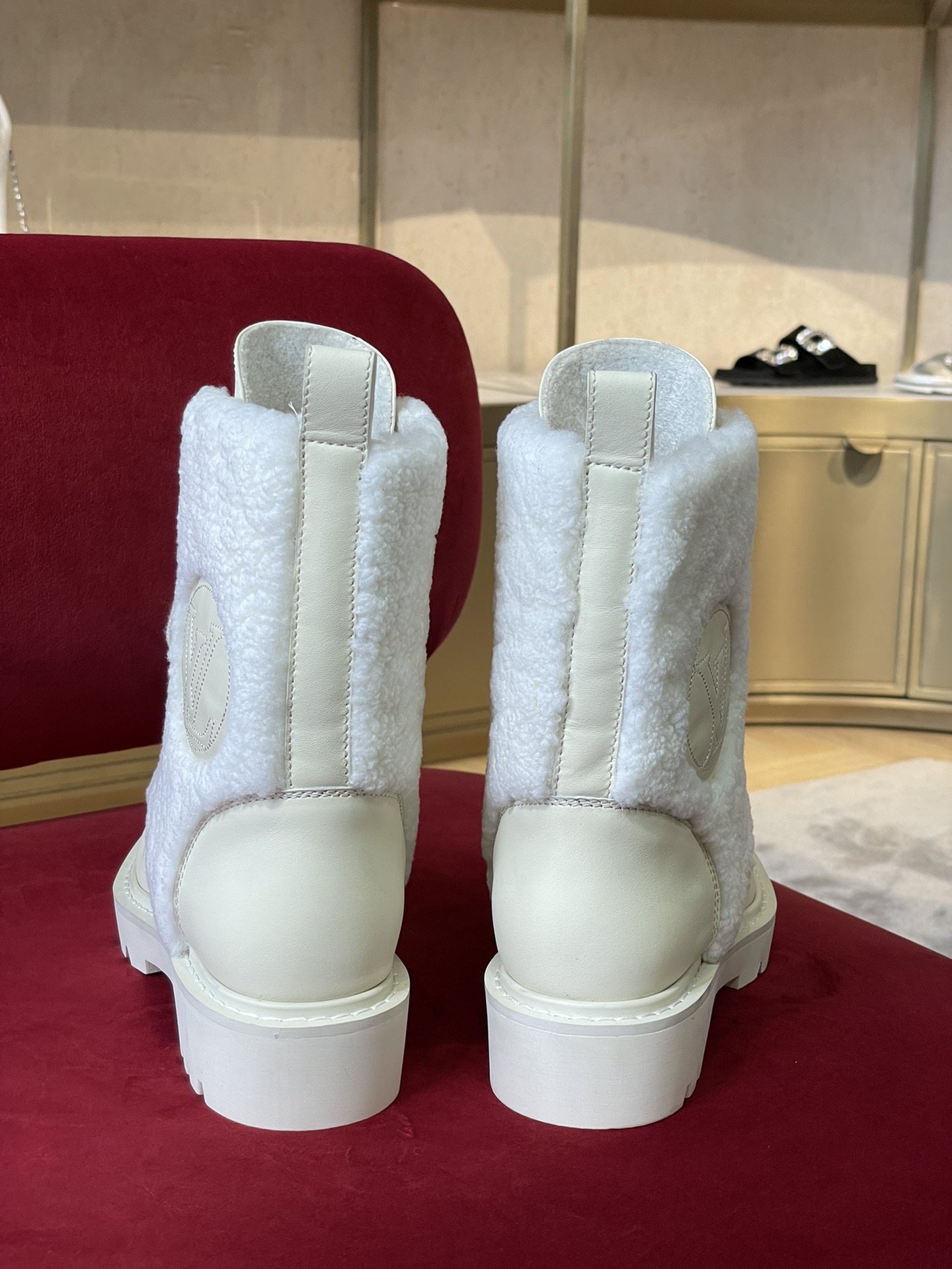 l0*is V*t0n boots