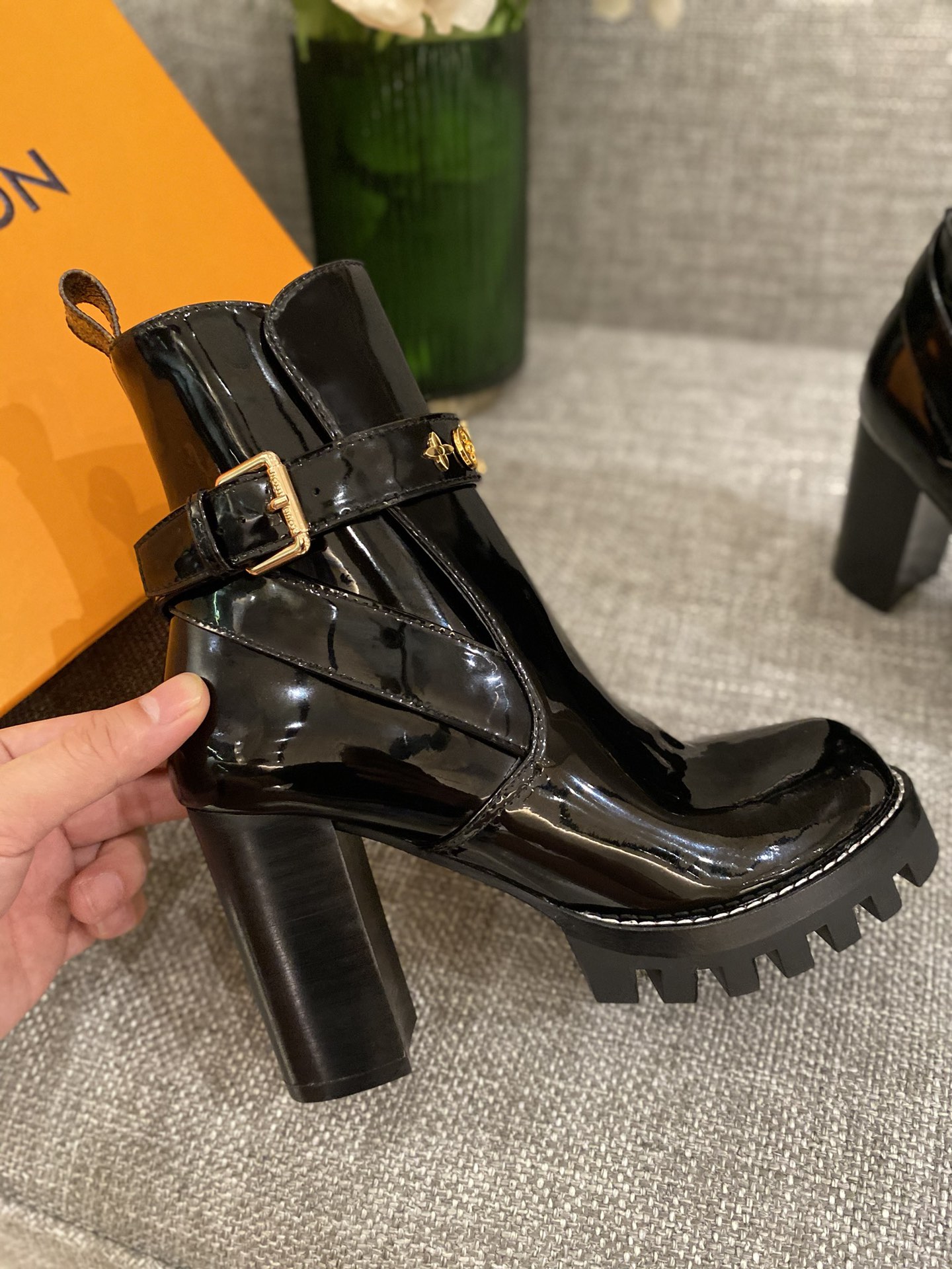 l0*is V*t0n boots