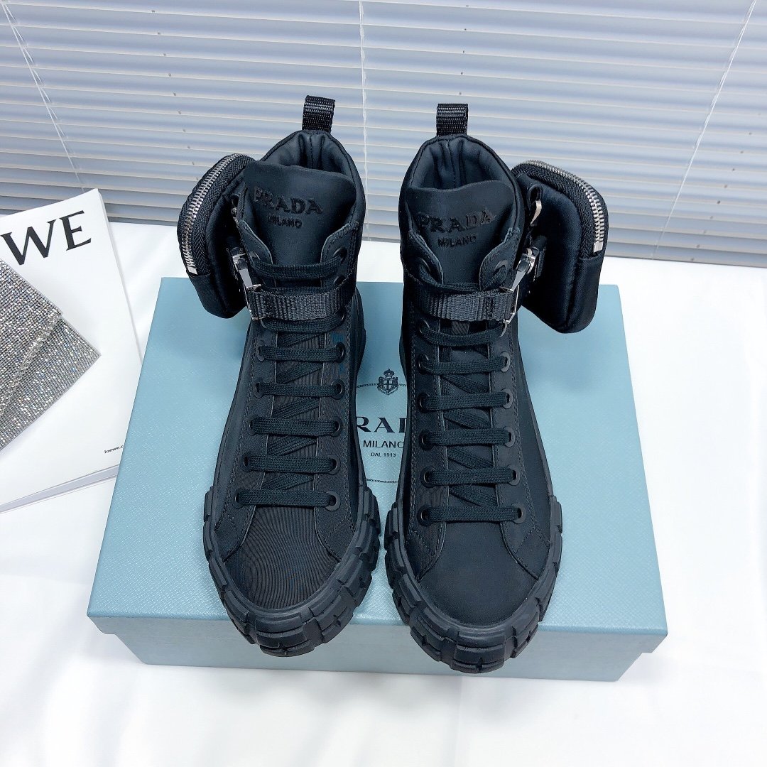 Pra*a boots