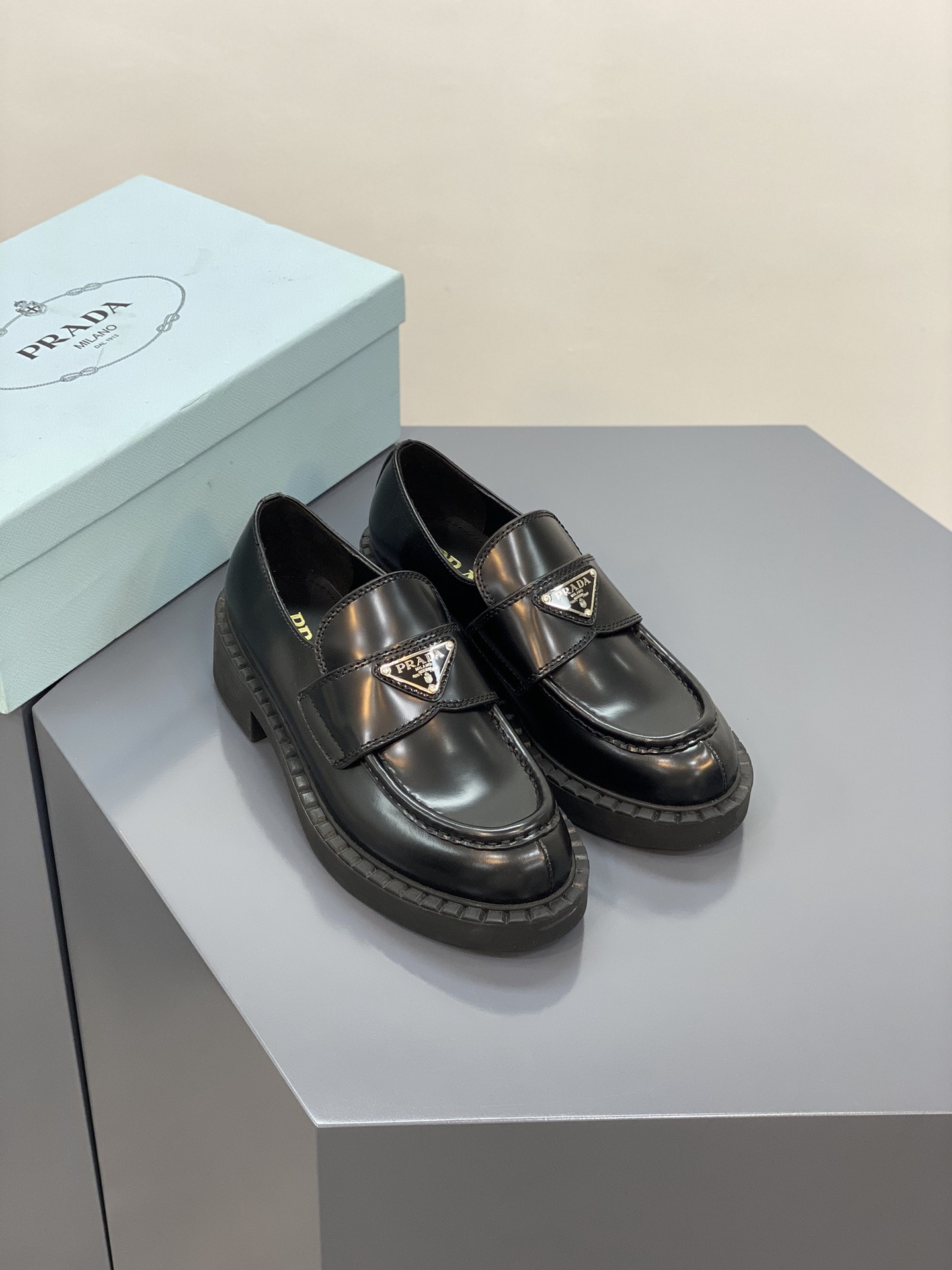 Pra*a loafers 2022ss