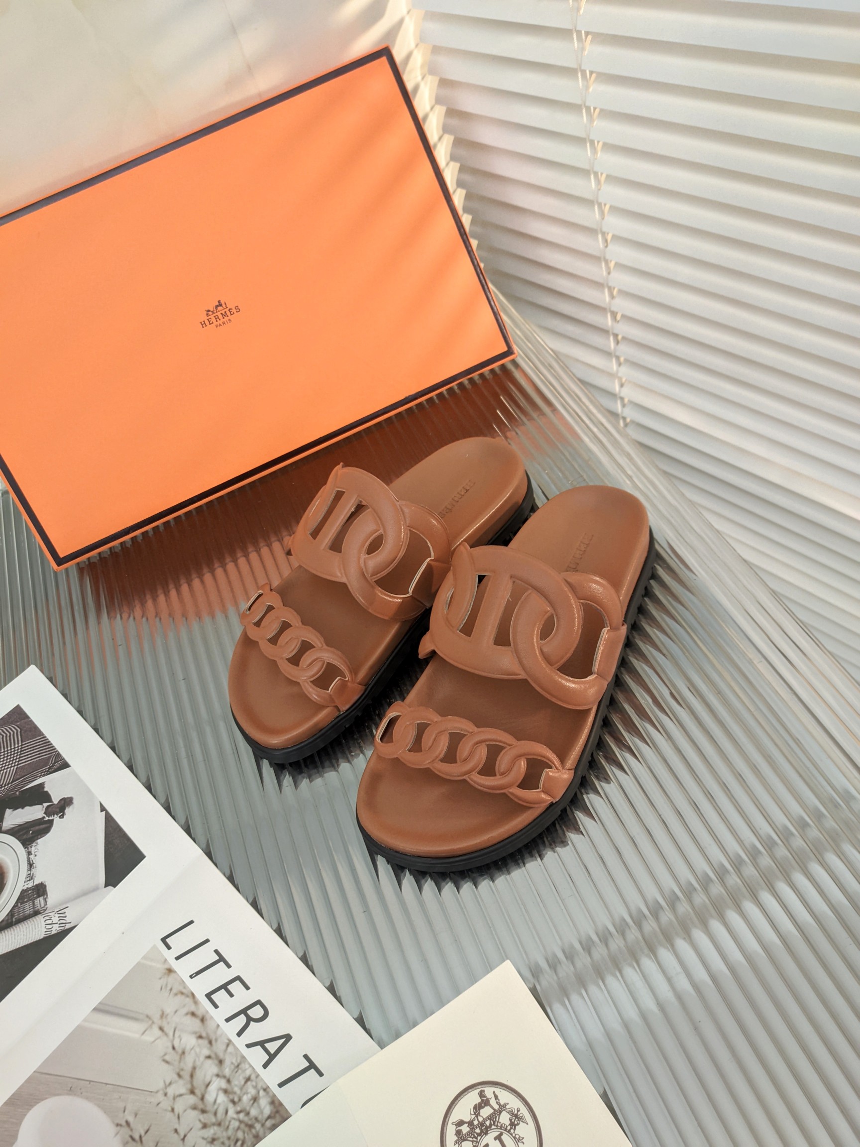 H**mes sandals