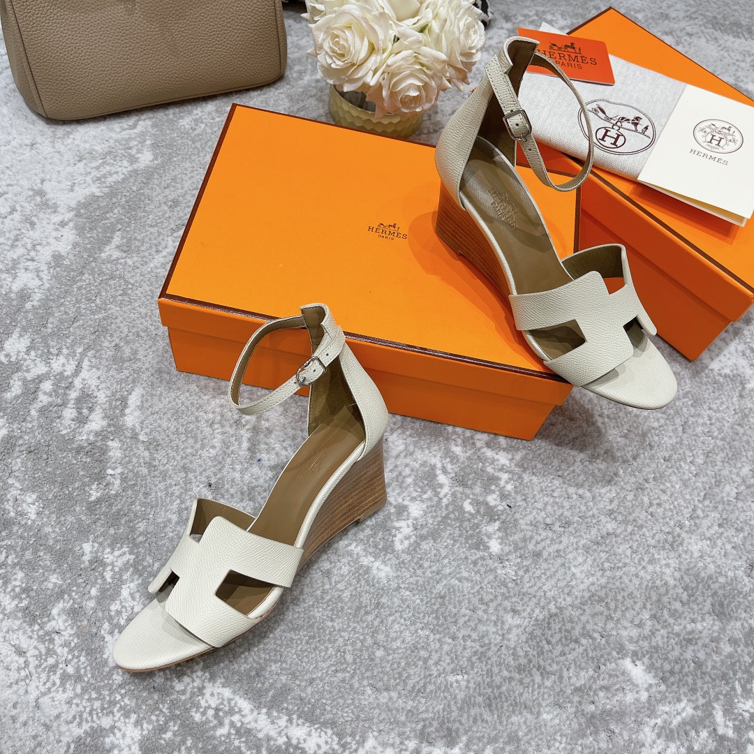 H**mes sandals